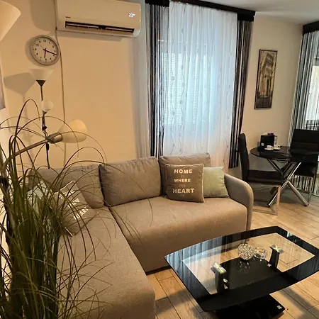 Kutak Apartment *